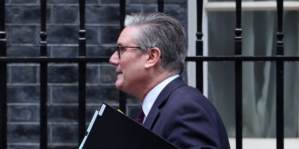 Afera Epsteina zagraża brytyjskiemu premierowi. Dymisje współpracowników Keira Starmera