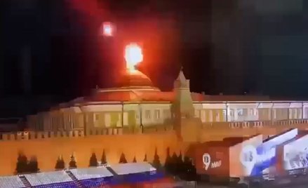Moment eksplozji drona nad Kremlem