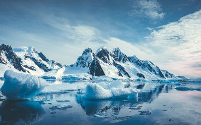 Badacze zaniepokojeni ilością lodu wokół Antarktydy. Jest go rekordowo mało