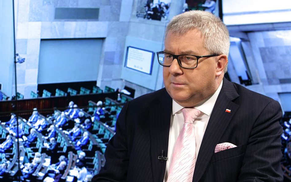 Czarnecki: Związki nauczycieli chcą "gonić króliczka podwyżek"