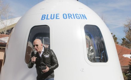 Jeff Bezos był już w kapsule na granicy kosmosu, teraz wieszczy, że jeszcze dalej polecą miliony lud