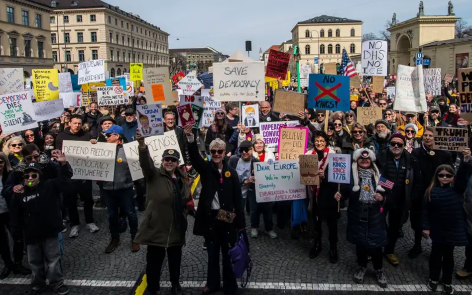 Trump, nie, dziękujemy! W marcu w Monachium tysiące osób protestowało przeciwko polityce amerykański