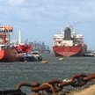 Tankowce w kolejce do rozładunku na redzie w Rotterdamie