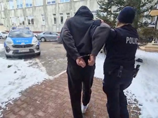 Policjanci dokładnie przeanalizowali dokumentację, którą 23-latek przedstawił w banku.