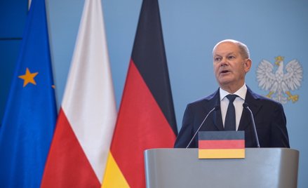 Kanclerz Niemiec Olaf Scholz podczas wspólnej premierem Donadem Tuskiem konferencji prasowej w siedz