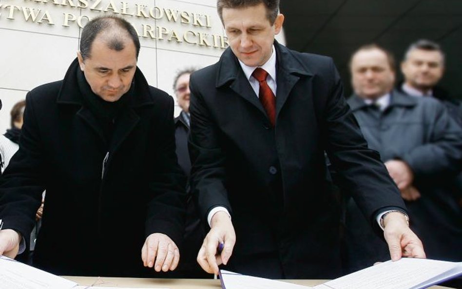 Były wiceminister infrastruktury Zbigniew Rynasiewicz (na zdjęciu z lewej) w tym tygodniu dostał zar