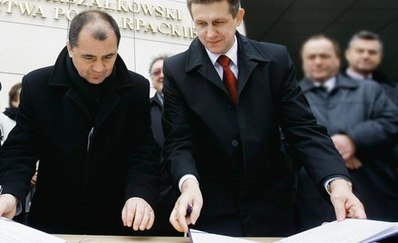 Były wiceminister infrastruktury Zbigniew Rynasiewicz (na zdjęciu z lewej) w tym tygodniu dostał zar