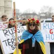 Protest przed pałacem Hofburg, w którym zorganizowano sesję ZP OBWE