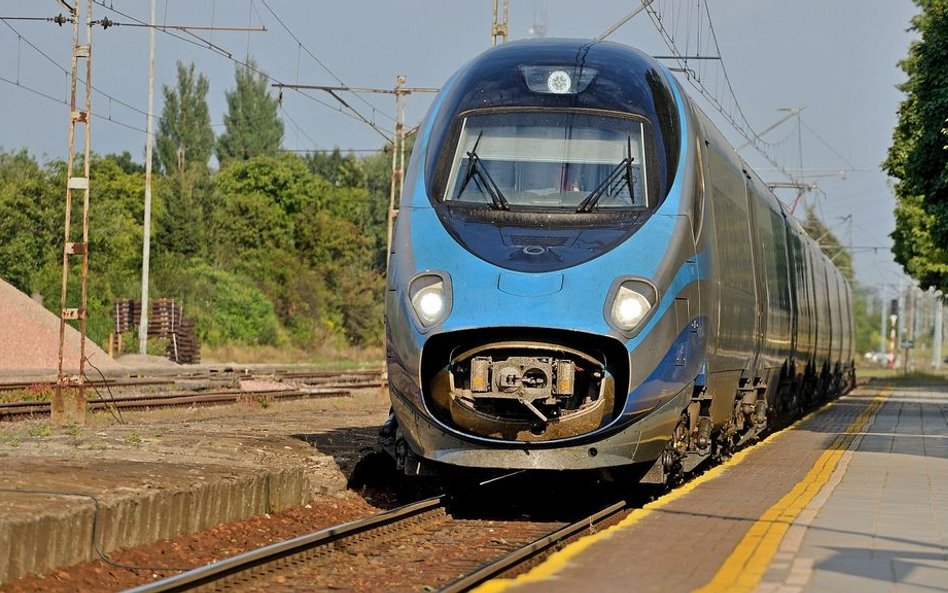 Katowice: Wszedł na tory prosto pod Pendolino. Opóźnienia pociągów