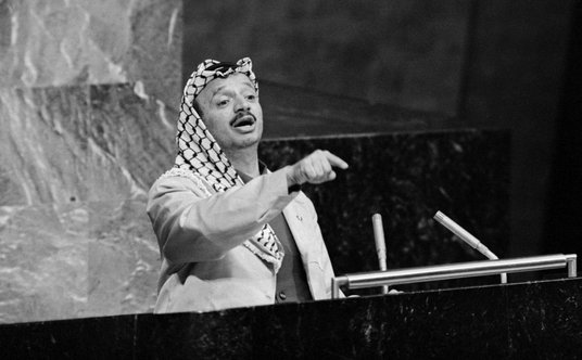 Jasir Arafat (1929–2004) – polityk palestyński i przywódca tamtejszego ruchu wyzwoleńczego. Jeden z 