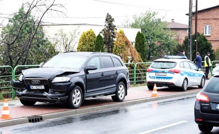 „Drobna stłuczka” za ponad 135 tys. złotych. Rządowe auta bez AC
