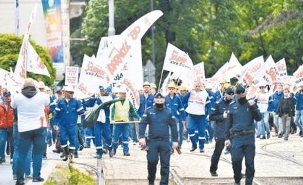 Pracownicy kompleksu węglowego Turów protestowali w tym tygodniu przed biurem Parlamentu Europejskie