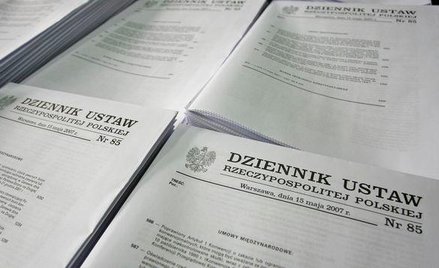 Dostęp do treści aktów prawnych regulowany jest odrębną ustawą z 20 lipca 2000 r. o ogłaszaniu aktów
