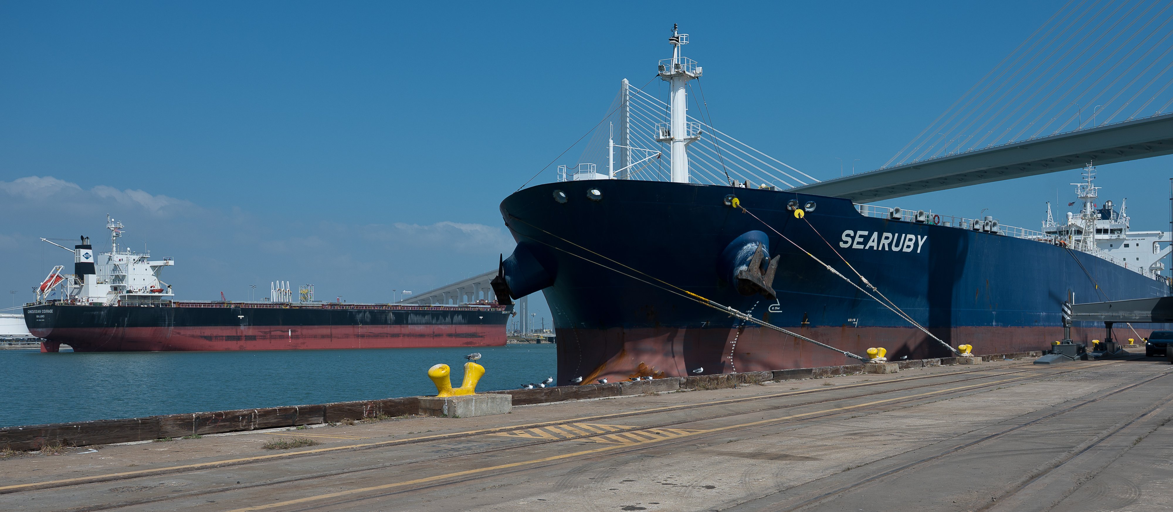 Ropa mocno drożeje, a giełdy tracą w reakcji na wojnę z Iranem