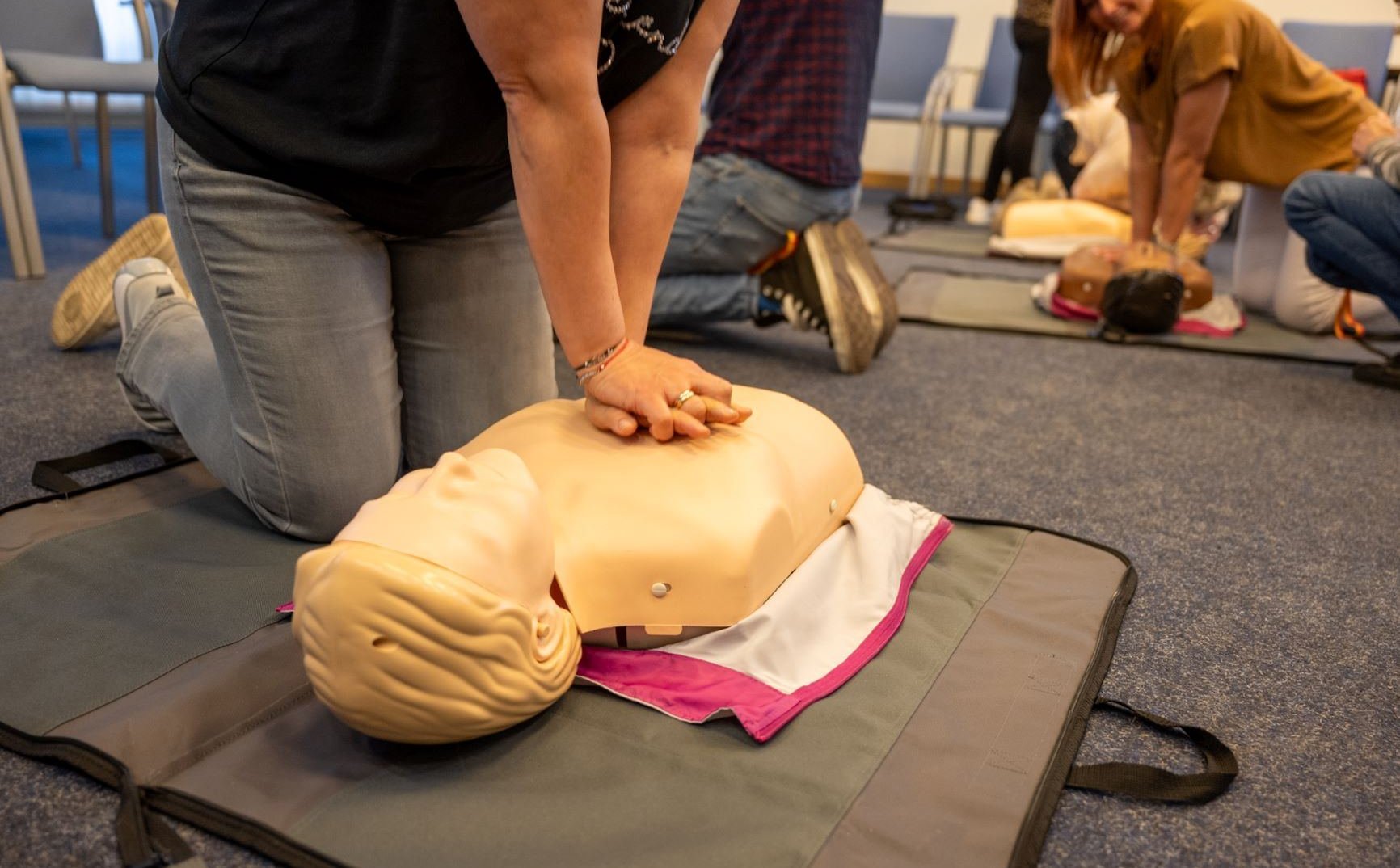 Jak sobie radzić w sytuacjach kryzysowych? Samorządy uczą mieszkańców