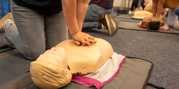 Jak sobie radzić w sytuacjach kryzysowych? Samorządy uczą mieszkańców