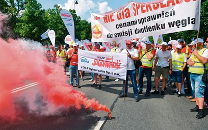 Protestujące w środę w stolicy związki zawodowe działające w branży energetyczno-górniczej domagają 