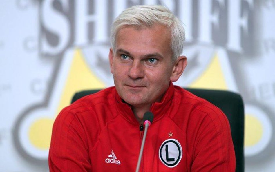 Trener Legii Jacek Magiera z nadzieją czeka na ligową przerwę.