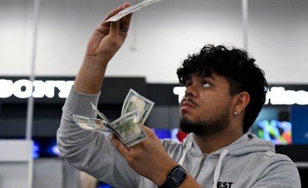 Dolar wrócił w miejsce, w którym był po wybuchu wojny