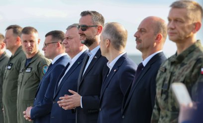 Władysław Kosiniak-Kamysz w czasie ceremonii powitania myśliwców F-35 w Polsce