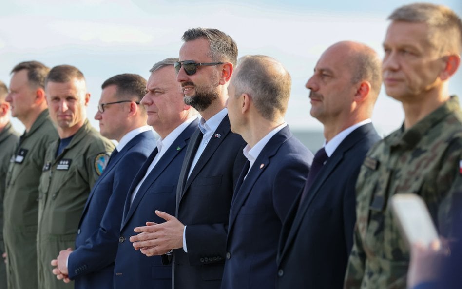 Władysław Kosiniak-Kamysz w czasie ceremonii powitania myśliwców F-35 w Polsce
