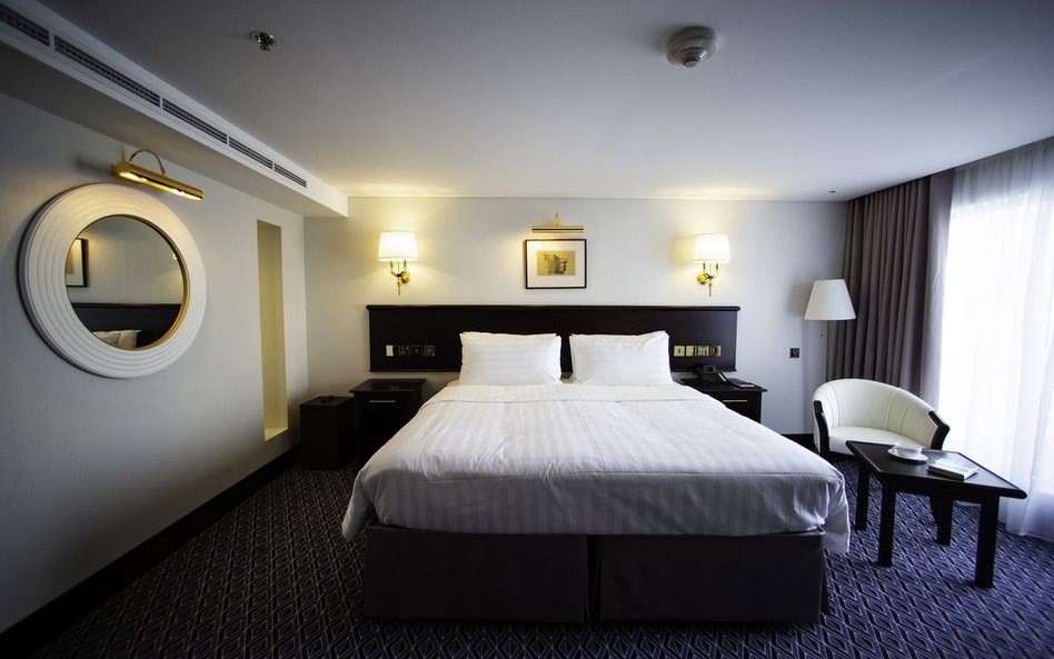 Odnowiony dwupoziomowy apartament. Przebudowa statku na hotel pochłonęła podobno ponad 2,7 miliona r