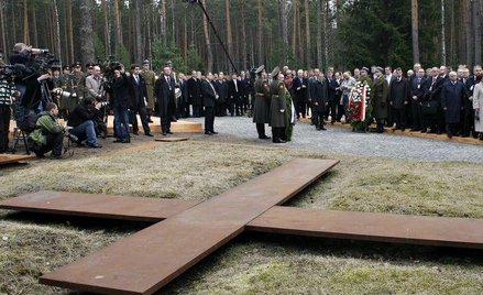 Cmentarz w Katyniu podczas uroczystości z udziałem premierów Polski i Rosji