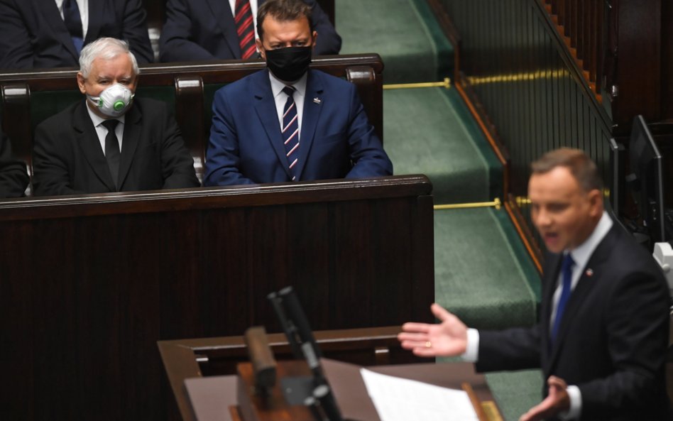 Prezydent Andrzej Duda (P), prezes PiS Jarosław Kaczyński (L),