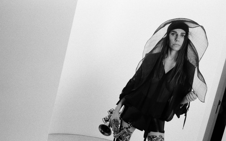 PJ Harvey dobrze pokazuje kierunek rozwoju OFF Festivalu, który ma prezentować szansę zmiany świata 