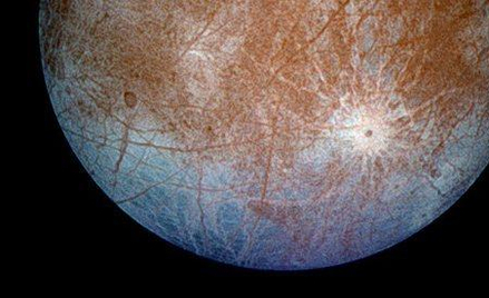 Europa. Pod spękaną pokrywą lodową kryje się ocean