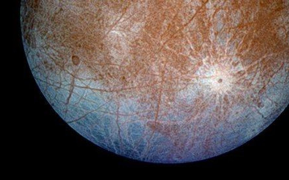 Europa. Pod spękaną pokrywą lodową kryje się ocean