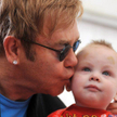 Elton John w jednym z ukraińskich sierocińców