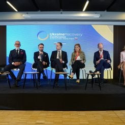 Uczestnicy panelu „Dialog o zrównoważonej energetyce: ramy inwestycyjne, reformy i transformacja ryn