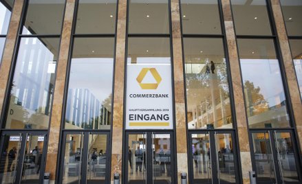 Holendrzy w grze o Commerzbank