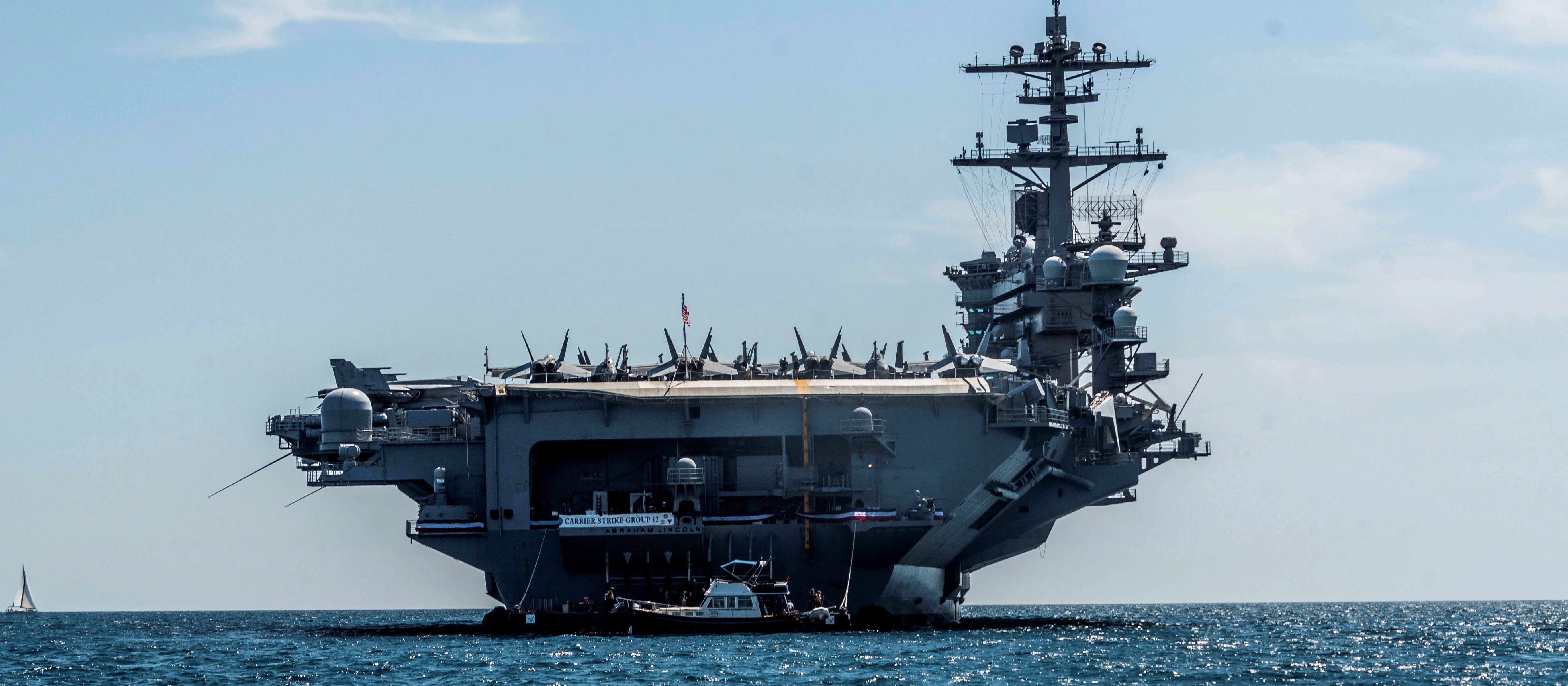 Protesty w Iranie trwają, Huti grożą załodze lotniskowca, a Donald Trump „rozważa” atak