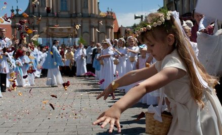 Biskupi na Boże Ciało: nie dla związków partnerskich