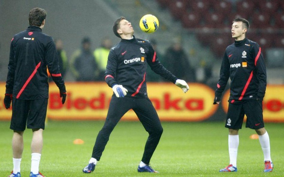 Wojciech Szczęsny (w środku) przywykł w Arsenalu do meczów z wielkimi. Ale nie ukrywał, że starcia z