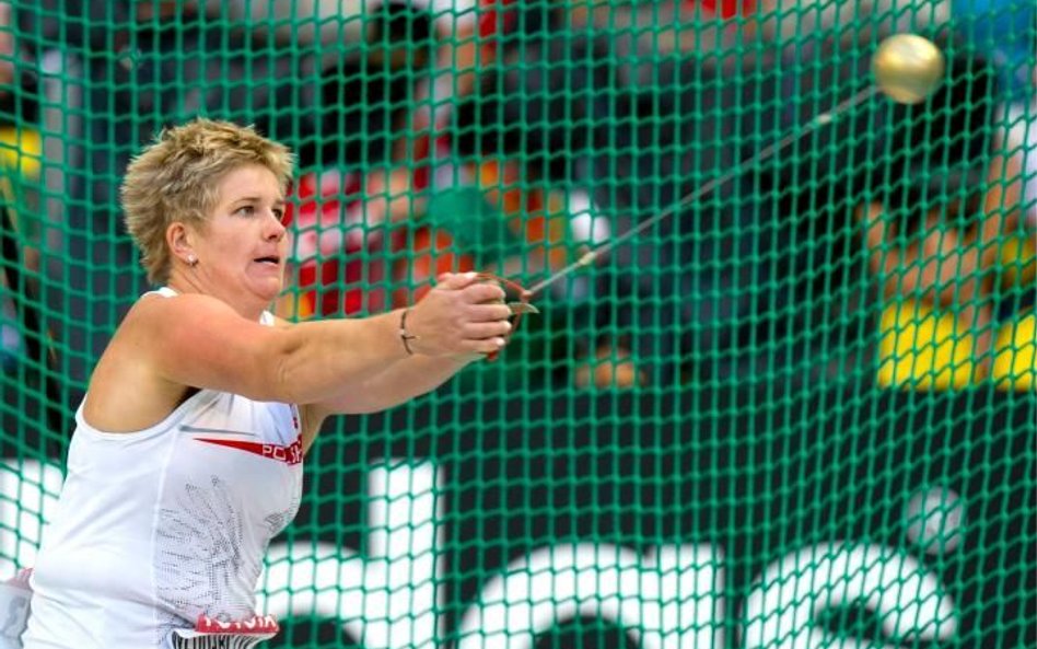 Kamila Skolimowska rzuca młotem firmy Polanik