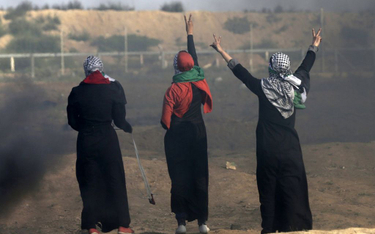 Strefa Gazy: Atakowali ogrodzenie siekierą. Wojsko strzelało