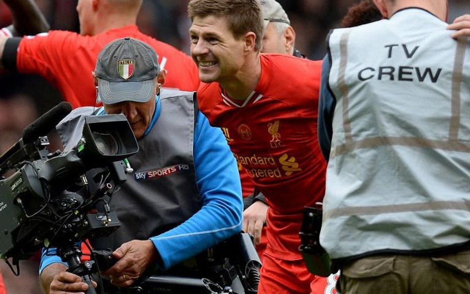 Steven Gerrard prowadzi Liverpool do pierwszego od 1990 roku mistrzostwa Anglii