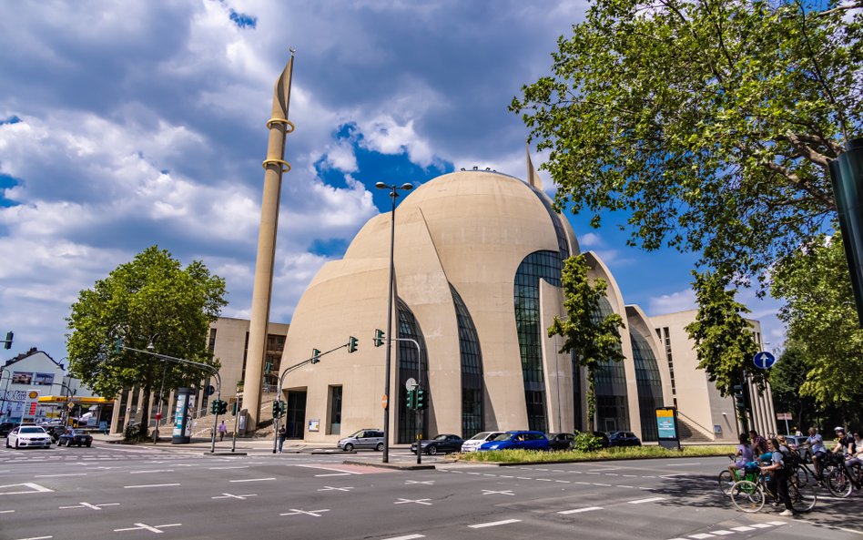 Kolonia: Allahu akbar i kościelne dzwony w tle