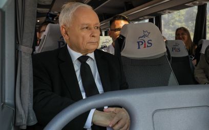 Jarosław Kaczyński podczas wyjazdu na piknik rodzinny do Pułtuska