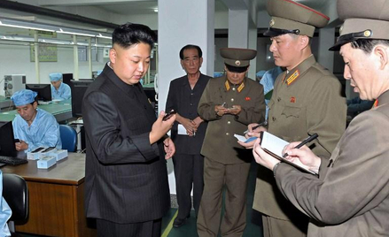 Kim Dzong Un podczas jednej z gospodarskich inspekcji