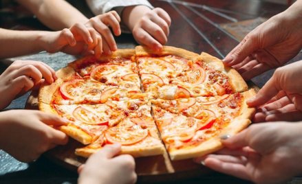 Restauracje pod ścianą, idą w dostawy do klientów