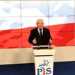 U progu wakacji Jarosław Kaczyński ma powody do zadowolenia. Platforma traci w sondażach, a przewaga