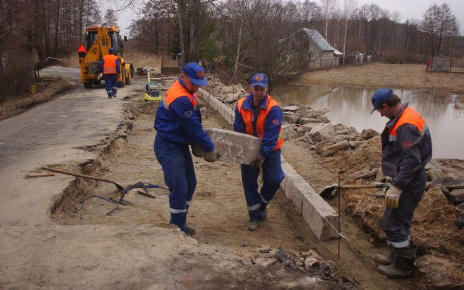 Nowe drogi ponownie zmieniają się w place budów