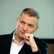 Piotr Bieliński, prezes Actionu, ma powody do zadowolenia. Firma dynamicznie zwiększa sprzedaż i roś