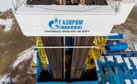 Gazprom stracił dwie trzecie zysku i walczy z licznymi pozwami