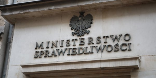 Toga z miodowym żabotem dla doradców podatkowych. Dla powagi i wyróżnienia