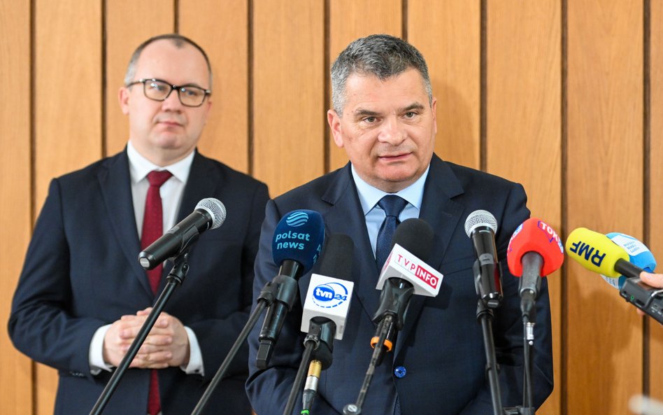 Minister sprawiedliwości Adam Bodnar (L) i I zastępca Prokuratora Generalnego Prokurator Krajowy Dar